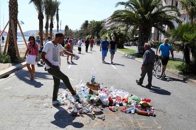 仏トラック突入、拘束の5人を共犯者と断定 「数か月かけ計画」