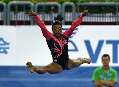 バイルスが平均台とゆかでも優勝、世界体操で4冠