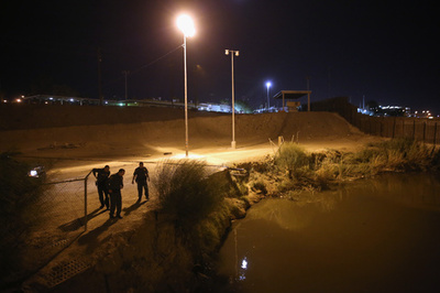 米国への密入国者が置き去りに？子供370人以上見つかる メキシコ