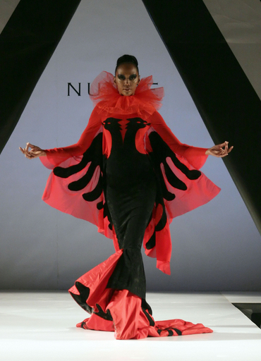 ＜08年春夏ティラナ・コレクション＞Mirela Nurce、新作を発表