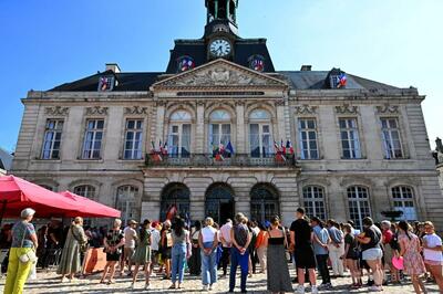 仏学校刺殺事件の容疑者、「職員を誰か一人」殺害したかったと供述