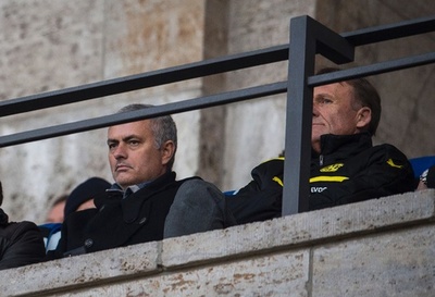 ドルト指揮官「クビはやめて」、クラブのモウリーニョ氏招待に冗談