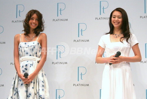 森泉&知花くらら、プラチナ・ステーションジュエリーの魅力をPR 森泉&知花くらら、プラチナ・ステーションジュエリーの魅力をPR