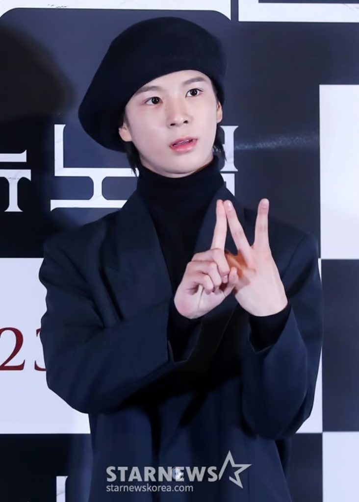 (c)STARNEWS