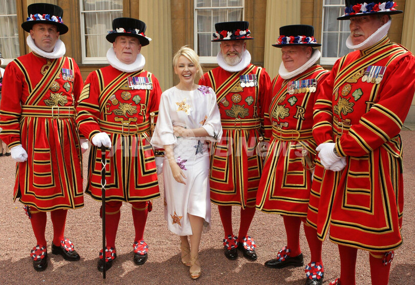 豪歌手カイリー・ミノーグ、大英勲章を受勲