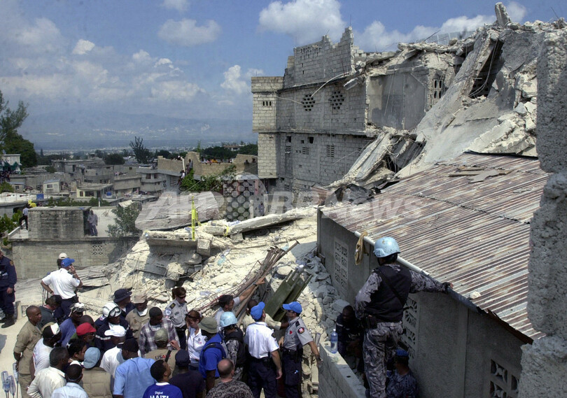 ハイチの学校倒壊、死者80人以上