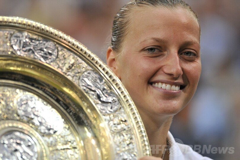 クビトバが3年ぶりのウィンブルドン制覇、ブシャール寄せつけず