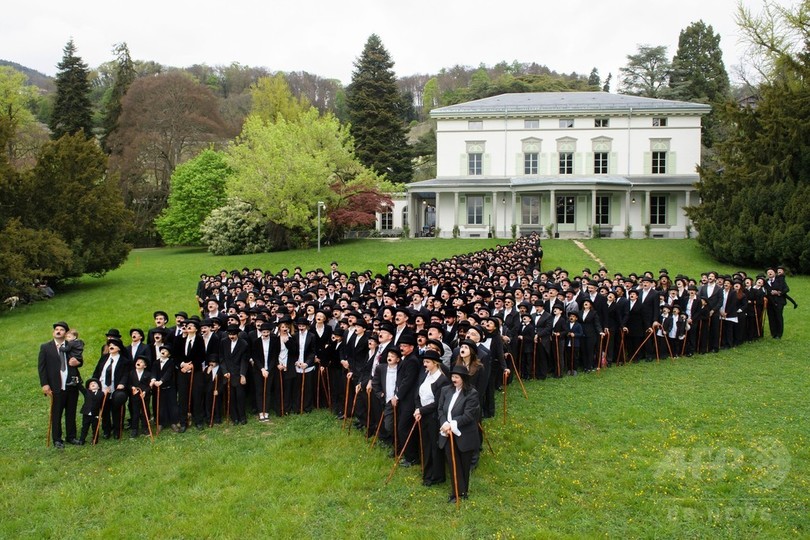 ちょびひげチャップリン662人が大集合 世界最多 スイス 写真11枚 国際ニュース Afpbb News