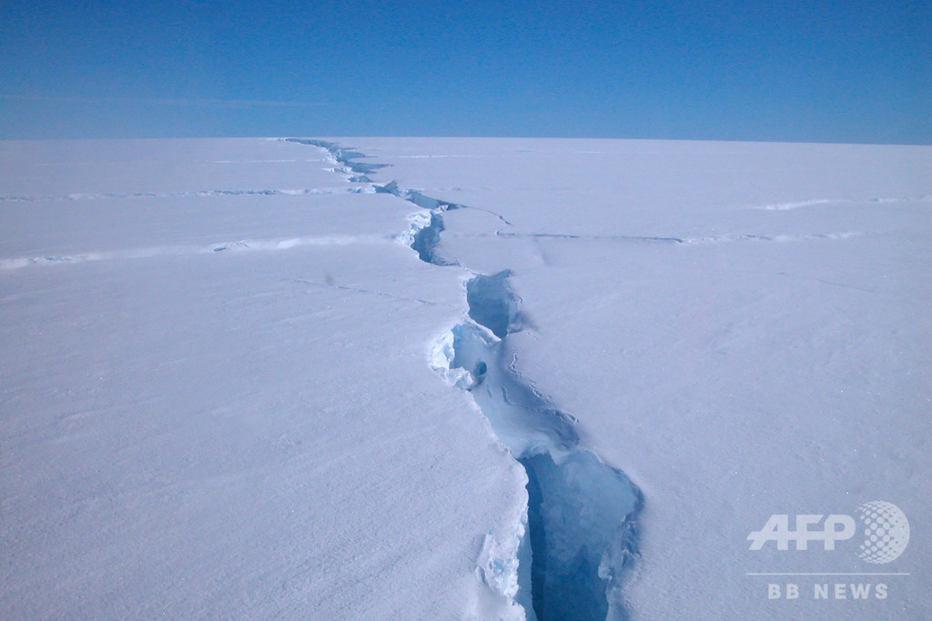巨大氷山の秘密が科学者によって研究される
