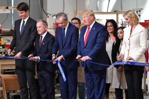 米テキサス州にルイ・ヴィトンの新工場 トランプ氏が落成式に出席 写真