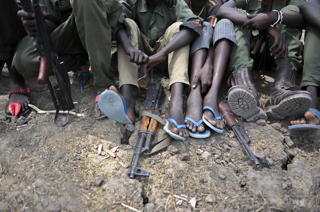 中央アフリカの武装勢力、少年兵ら350人を解放 ユニセフ 中央アフリカの武装勢力、少年兵ら350人を解放 ユニセフ