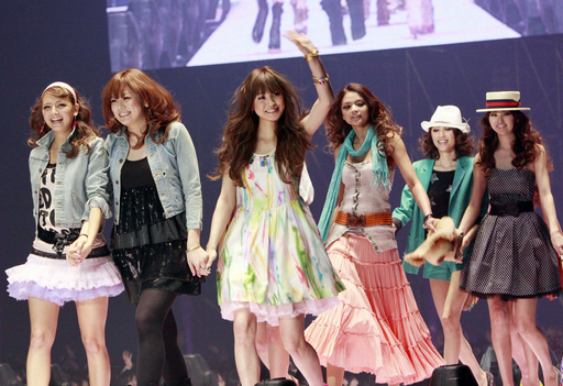 09年春夏東京ガールズコレクション、マリエや平子理沙ら登場 写真34枚