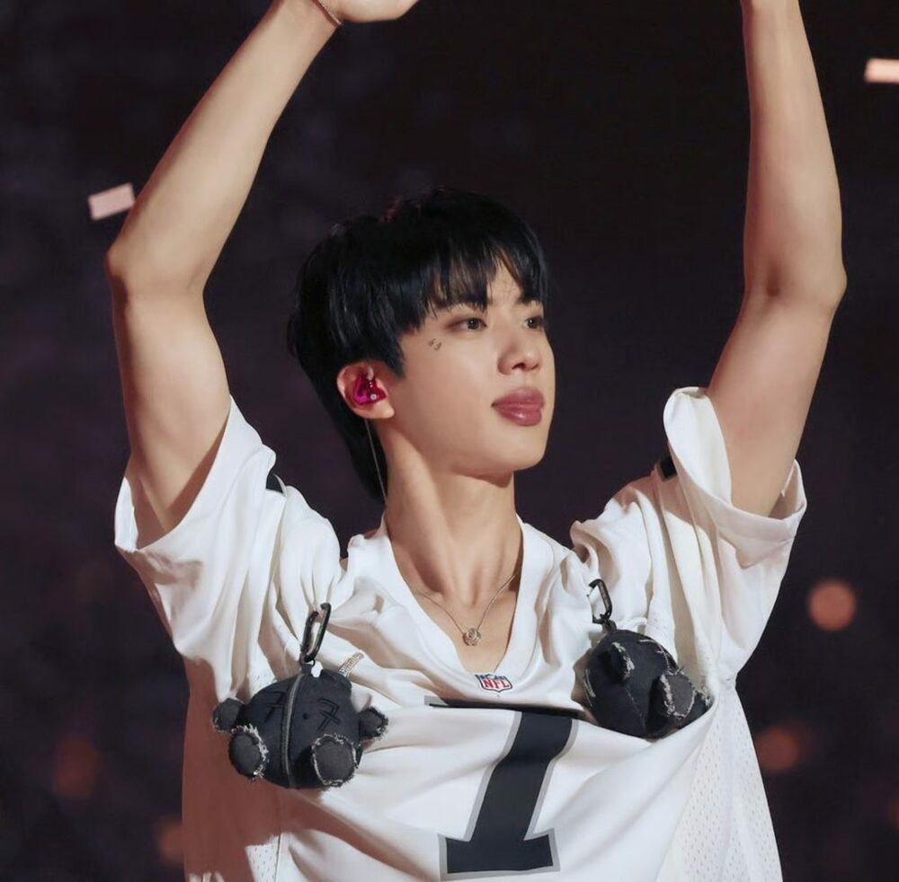BTSジン、米ラスベガス公演で圧巻ライブ披露 写真枚 国際ニュース