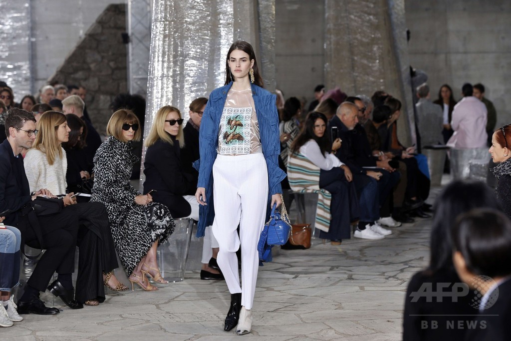 「ロエベ」16年春夏コレクション