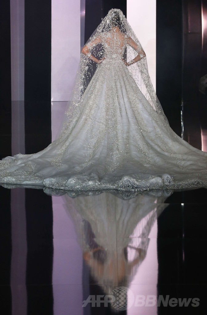 ボリューミーな裾に注目、「ラルフ＆ルッソ」14/15年秋冬オートクチュール