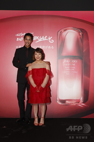 資生堂「アルティミューン」2周年、菅原小春がパフォーマンス