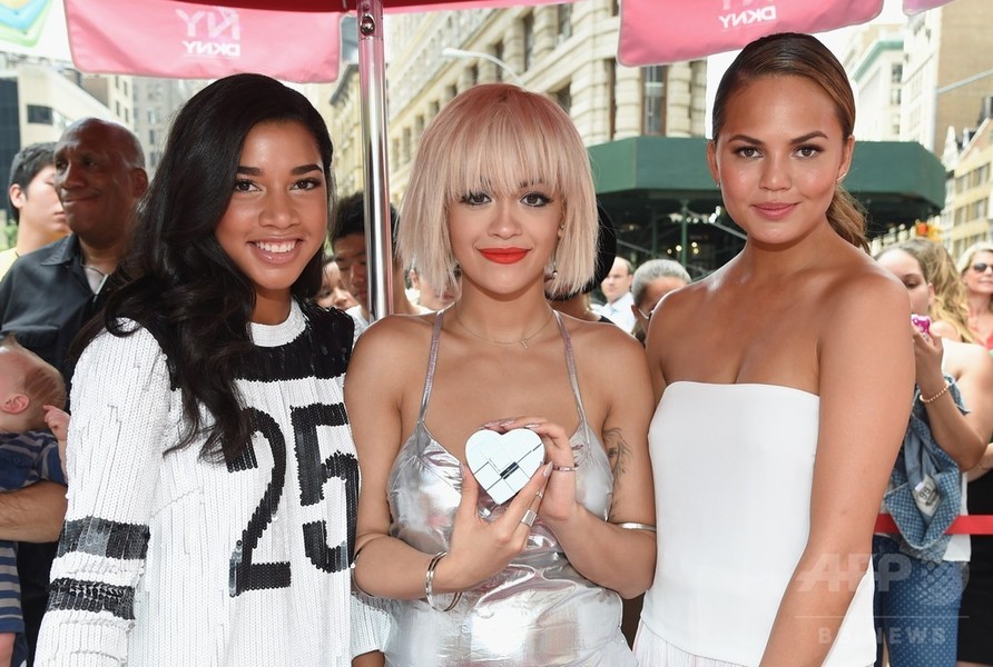 「DKNY」新香水ローンチイベント、NYで開催