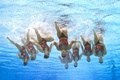 スペイン・バルセロナ（Barcelona）で開催されている第15回世界水泳選手権（15th FINA World Championships）。水中カメラで撮影されたシンクロナイズドスイミング・チームの演技の様子。

チームテクニカルルーティン（TR）決勝で演技するカナダの選手（2013年7月22日撮影）。(c)AFP/FRANCOIS XAVIER MARIT