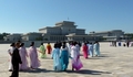 北朝鮮・平壌（Pyongyang）の錦繍山記念宮殿前の広場に向かって歩く伝統衣装姿の女性たち（2010年9月23日撮影）。(c)AFP/Ian TIMBERLAKE