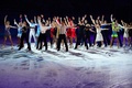 ソチ冬季五輪、フィギュアスケートのエキシビションの演技に臨む選手（2014年2月22日撮影）。(c)AFP/JOHN MACDOUGALL