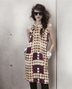 「マルニ アット H&amp;M（MARNI at H&amp;M）」ウィメンズコレクション。シルクドレス8490円、ブレスレット2 990円、サングラス1990円。(c)H&amp;M/Josh Olins