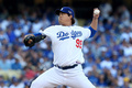 13MLBプレーオフ、ナ・リーグ地区シリーズ（5回戦制）、ロサンゼルス・ドジャース（Los Angeles Dodgers）対アトランタ・ブレーブス（Atlanta Braves）第3戦。先発登板するロサンゼルス・ドジャースの柳賢振（Ryu Hyun-jin、リュ・ヒョンジン、2013年10月6日撮影）。(c)AFP/Getty Images/Stephen Dunn