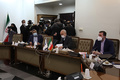 イラン首都テヘランで、国際原子力機関（IAEA）のラファエル・グロッシ事務局長との会談に出席するアリアクバル・サレヒ原子力庁長官（中央）。イラン原子力庁提供（2021年2月21日公開）。(c)AFP PHOTO / HO / ATOMIC ENERGY ORGANIZATION OF IRAN