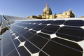 バチカン市国の「パウロ6世（Paul VI）ホール」の屋根に設置された太陽光発電パネル（2008年11月26日撮影）。(c)AFP/ANDREAS SOLARO