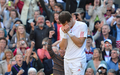 テニス、ウィンブルドン選手権（The Championships Wimbledon 2012）は6日、男子シングルス準決勝が行われ、大会第4シードのアンディ・マレー（Andy Murray、英国）は6-3、6-4、3-6、7-5で大会第5シードのジョーウィルフリード・ツォンガ（Jo-Wilfried Tsonga、フランス）を下し、英国人選手としては74年ぶりの決勝進出を果たした。

試合に勝利し歓喜するアンディ・マレー（2012年7月6日撮影）。(c)AFP/LEON NEAL
