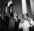 1988年、ペルー北部カハマルカ（Cajamarca）で、大統領選挙活動を行うマリオ・バルガス・リョサ（Mario Vargas Llosa）氏（1988年撮影）。(c)AFP/JAIME RAZURI