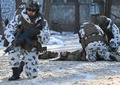 ウクライナ北部プリピャチで行われた軍事訓練（2022年2月4日撮影）。(c)Sergei Supinsky / AFP