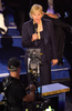2007年9月16日、「第59回プライムタイム・エミー賞（59th Primetime Emmy Awards）」で「%%One Liner Year in Review%%」を発表する女優のエレン・デジェネレス（%%Ellen DeGeneres%%）。(c)AFP/Getty Images Vince Bucci