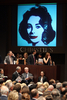 2007年11月13日、ニューヨーク（New York）で開かれたクリスティーズ（Christie&apos;s）のオークションにかけられるアンディ・ウォーホル（Andy Warhol）の作品「リズ（Liz）」。(c)AFP/Emmanuel DUNAND
