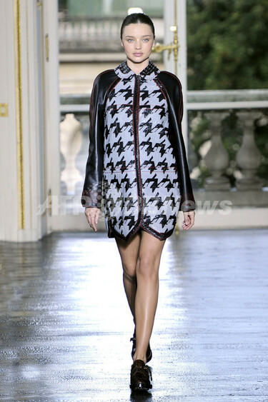 11年春夏パリコレクション＞バレンシアガ、新作を発表 写真37枚 国際