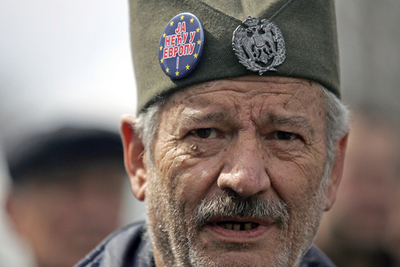 コソボ暴動から4年、セルビアで独立宣言に反対デモ