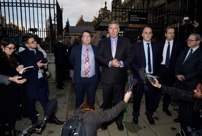 次期英首相選び、出馬最大3人に 結果は28日発表