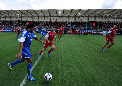 欧州CLのイベントにウィル・スミスが来場、往年の名選手と対面