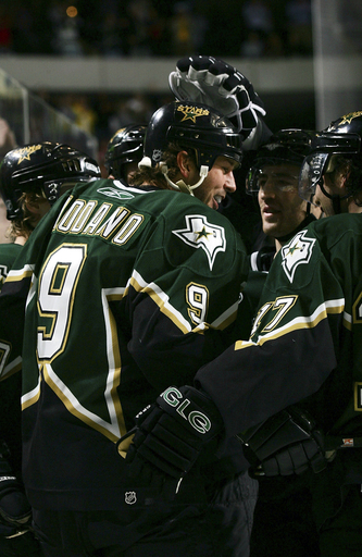 ＜06-07NHL＞スターズ フライヤーズとの接戦を制しモダノの通算500Gを勝利で飾る - 米国