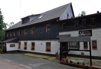 ドイツ警官、食人サイトで出会った男性殺害の罪で裁判へ