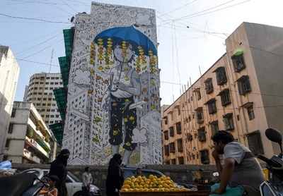 古い建物もよみがえる？ 集合住宅にユニークな壁画 インド