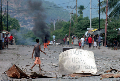 反政府組織指導者追跡に支持者らが抗議、暴徒化 - 東ティモール