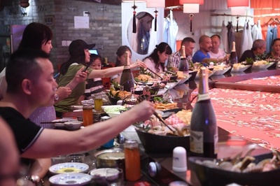 中国の飲食業総売り上げ67兆円、景気減速も9.5％増 2018年