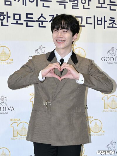 [★フォト] イ・ジュノ、チョコレートのような甘い笑顔 – KOREA WAVE