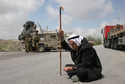 イスラエル兵士2人が刺される - パレスチナ自治区