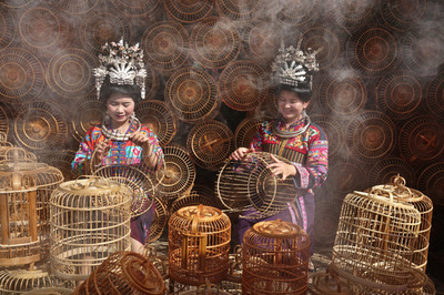 ミャオ族「鳥籠芸術の郷」　貴州