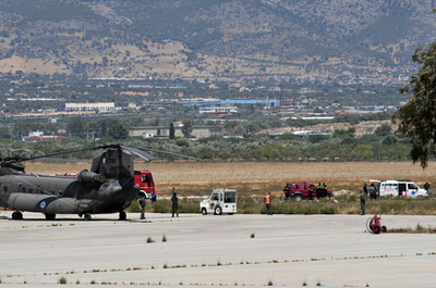 ギリシャ軍ヘリ、訓練中に墜落 2人死亡