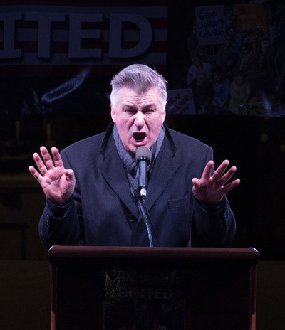 トランプ大統領と物まね俳優の写真を取り違え掲載、新聞社が謝罪