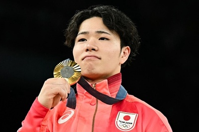 岡慎之助がパリ五輪3冠 種目別鉄棒で金メダル、平行棒でも銅 