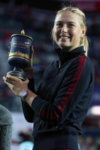 シャラポワがボズニアツキに勝利 優勝はロシア、香港テニスクラシック