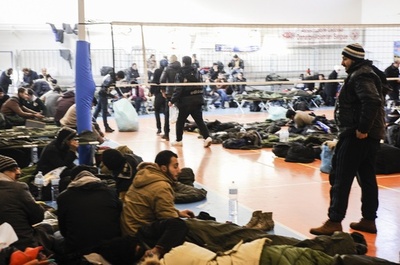 あわや大惨事、イタリア沖で難民船が暴走